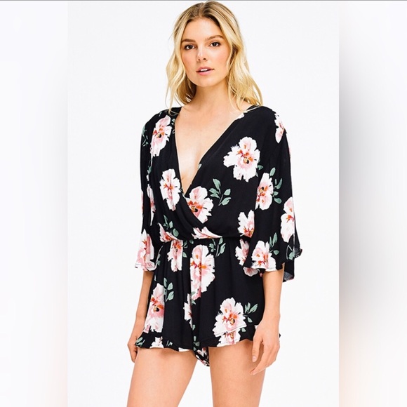 Black Floral V-Neck Ruffle Hem Angel Boho Romper - Picture 3 of 8